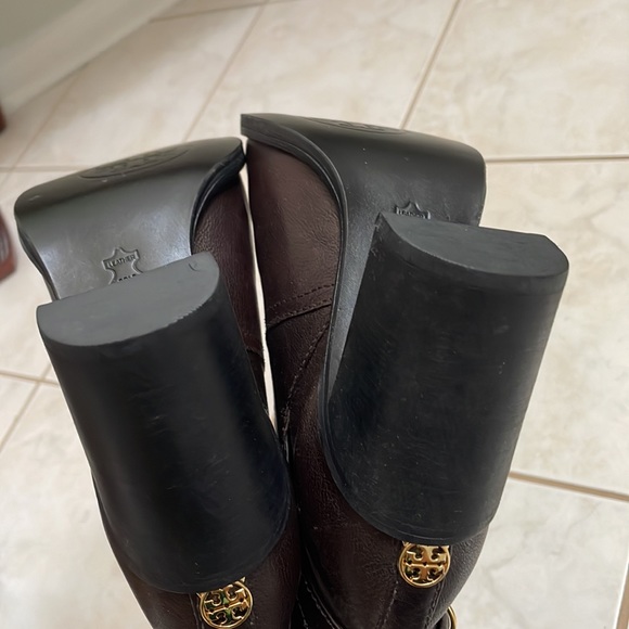 NWOB Tory Burch Kayden Booties in chocolate Brown - Picture 7 of 11
